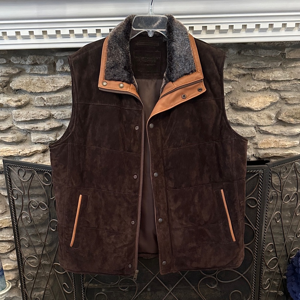 Roundtree & Yorke Dark Brown Vest with Tan Trim